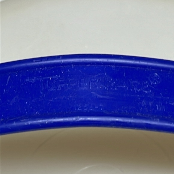 Vintage Tupperware Cake Taker Storage - Picture 6 of 9